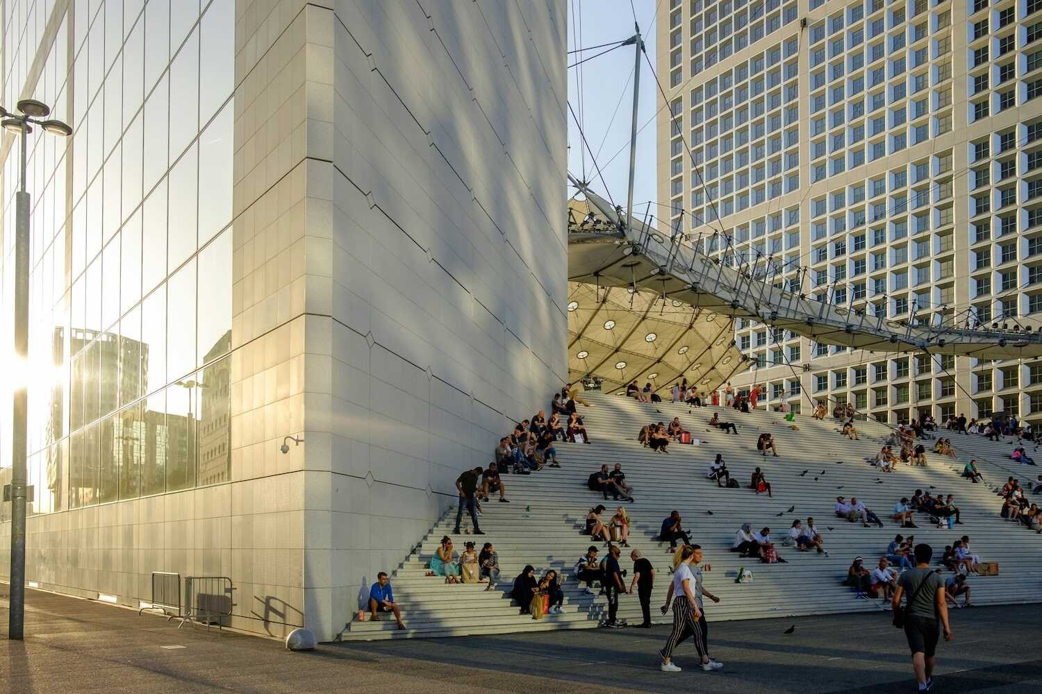Le parvis de La Défense à Paris.